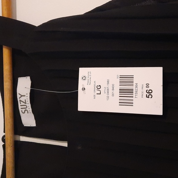 Pleated halter style dress - Picture 4 of 6